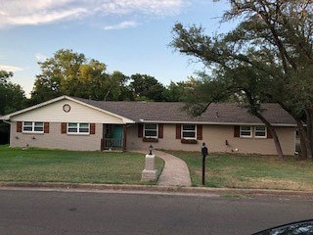 1st image of 301 Wooded Crest Dr
