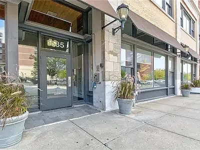 1 bed, 904 sqft, $1,820 — Photo 3