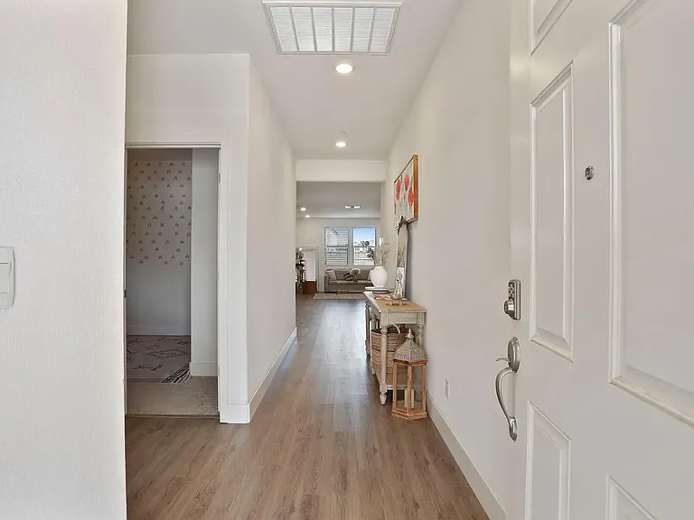 989 Osprey Dr — Photo 2