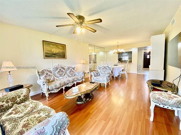4th image of 671 S Hollybrook Dr APT 104