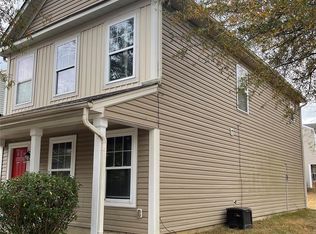 202 Ravenridge Ct, Charlotte, NC 28216