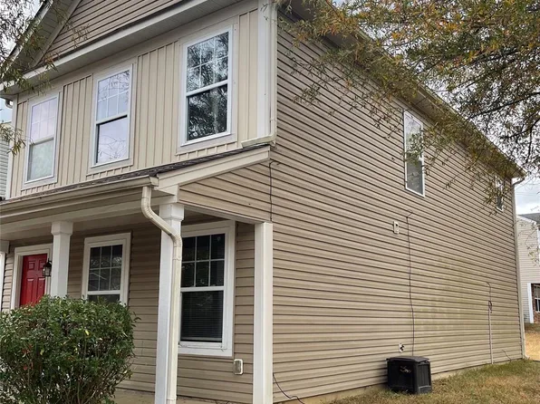 202 Ravenridge Ct, Charlotte, NC 28216