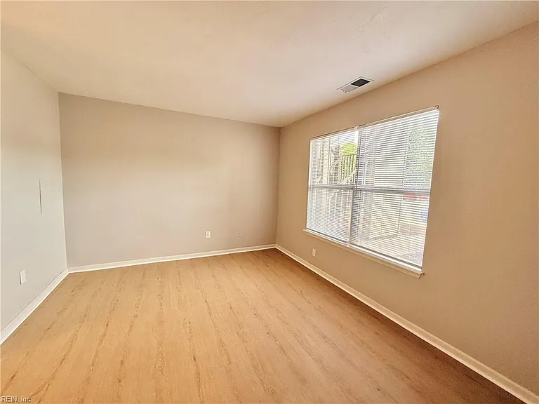 512 Thorncliff Dr #101 — Photo 15
