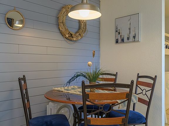 4th image of 104 E Verna Jean Dr #302