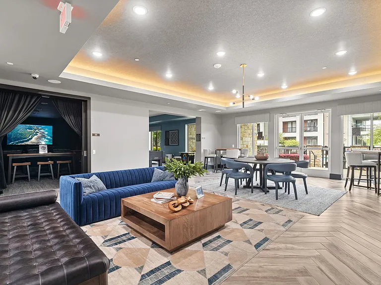 Axis Marketplace — Photo 13