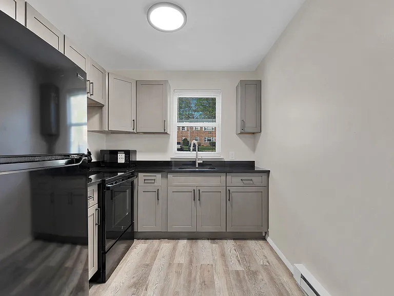 1 Parkside Ct #17 — Photo 6