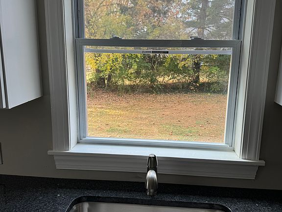 4th image of 426 Jefferson Ave