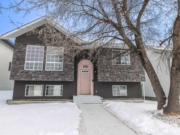 6109 SW 54th St, Rocky Mountain House, AB T4T 1N8