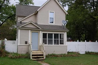 1903 E Main St photo 1