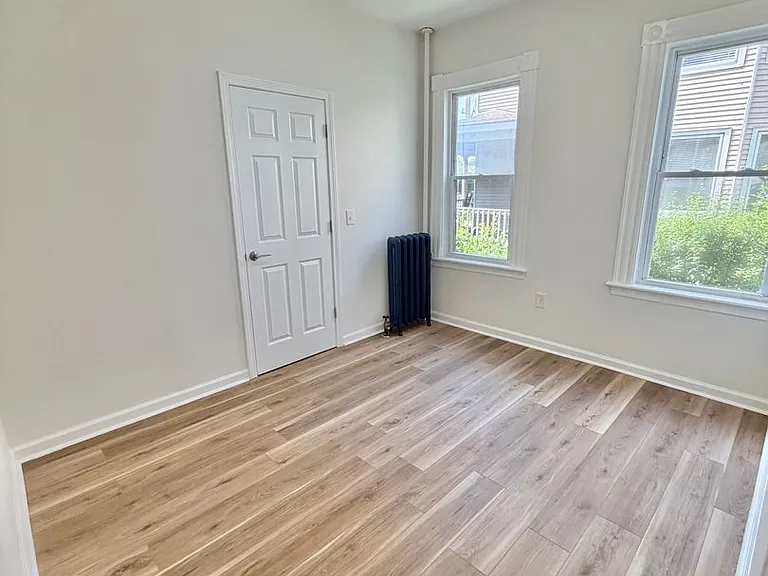 699 Stanley St — Photo 12