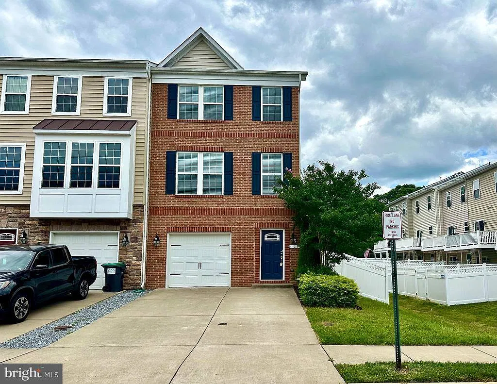 3 bed, 4.0 bath, 1616 sqft, $2,750 — Photo 1