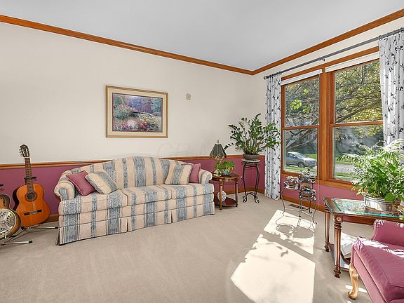 3rd image of 922 Old Pine Dr