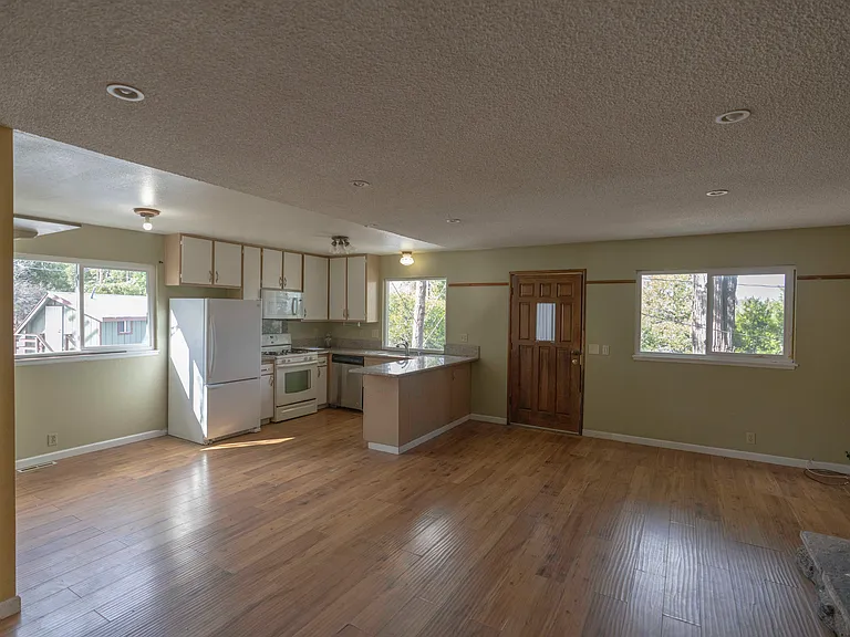 26425 Lake Forest Dr — Photo 8