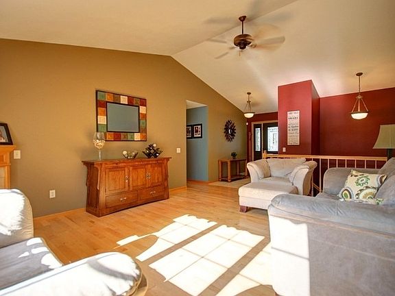 5th image of 1103 Zingg Dr