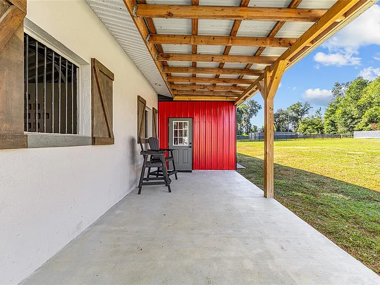 2 Count Fleet Dr — Photo 12
