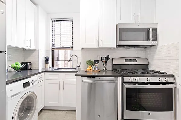 Rented by Bedrose | media 43