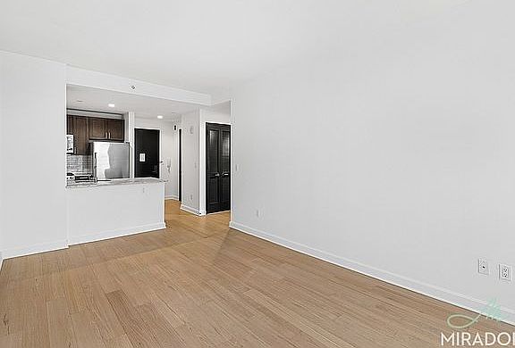 4th image of 21 W End Ave #1319