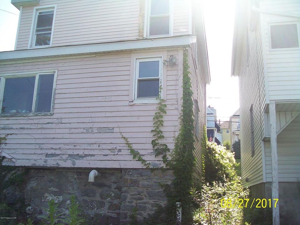 2nd image of 628 Crown Ave