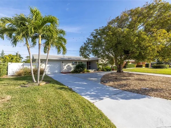109 24th St, Belleair Beach, FL 33786