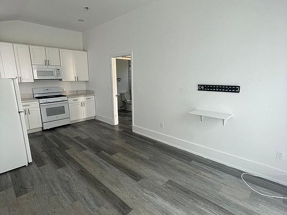 5th image of 23615 Haynes St
