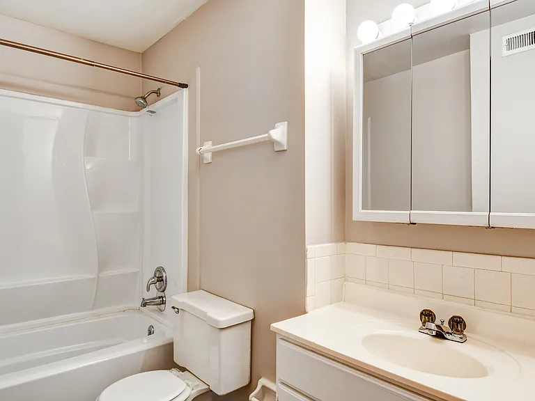 Fox Hunt Apartments — Photo 18