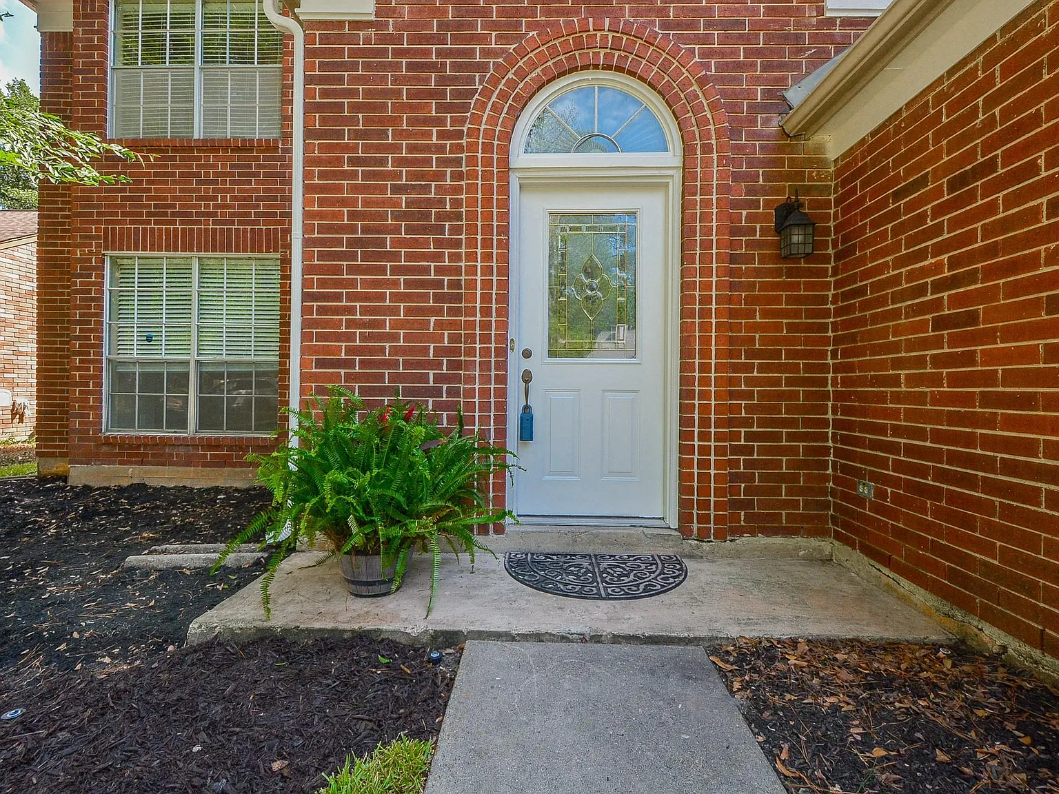 3 bed, 2.5 bath, 2083 sqft, $2,600 — Photo 2