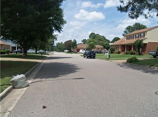 3rd image of 817 Ventnor Dr