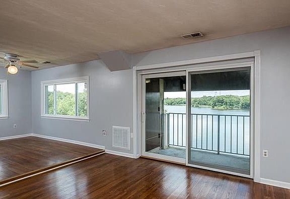 3rd image of 355 Gatewater Ct