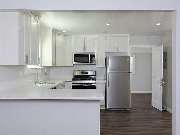 5th image of 130 Mariposa Ave #130