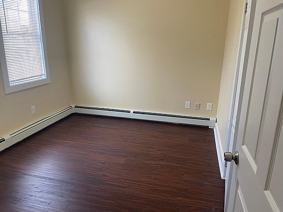 4th image of 171 Pine St Floor 1