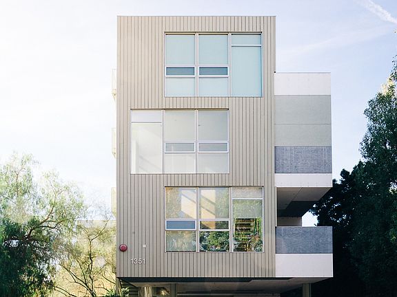 2nd image of 1351 Havenhurst Dr #Penthouse 1