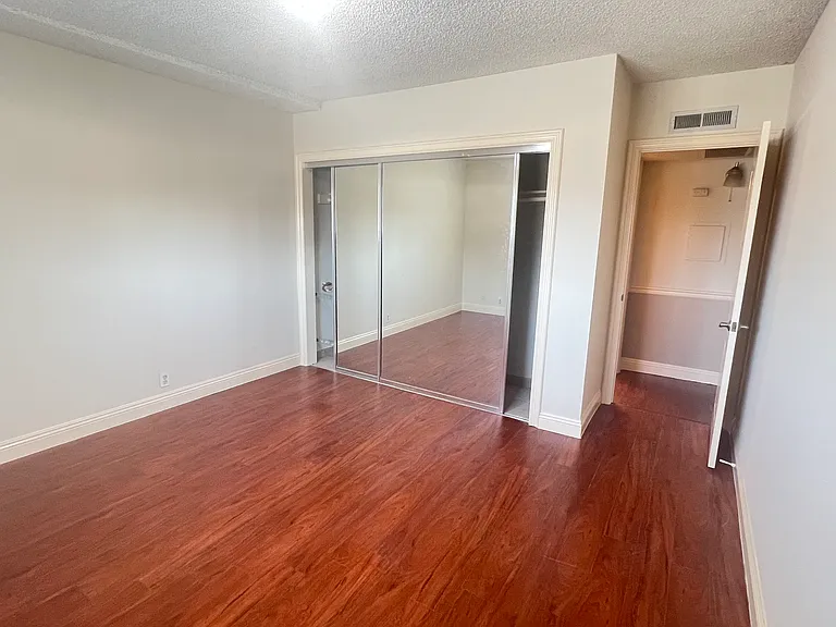560 W Duarte Rd #B — Photo 12