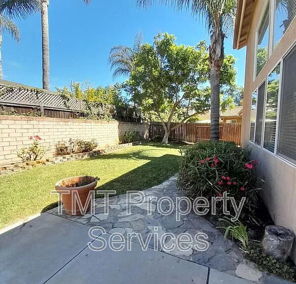 2742 La Purisima Ave — Photo 23