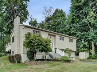 29 Tanglewood Dr, Wappingers Falls, NY 12590