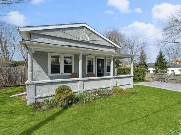 9 Mott Place, Eastport, NY 11941