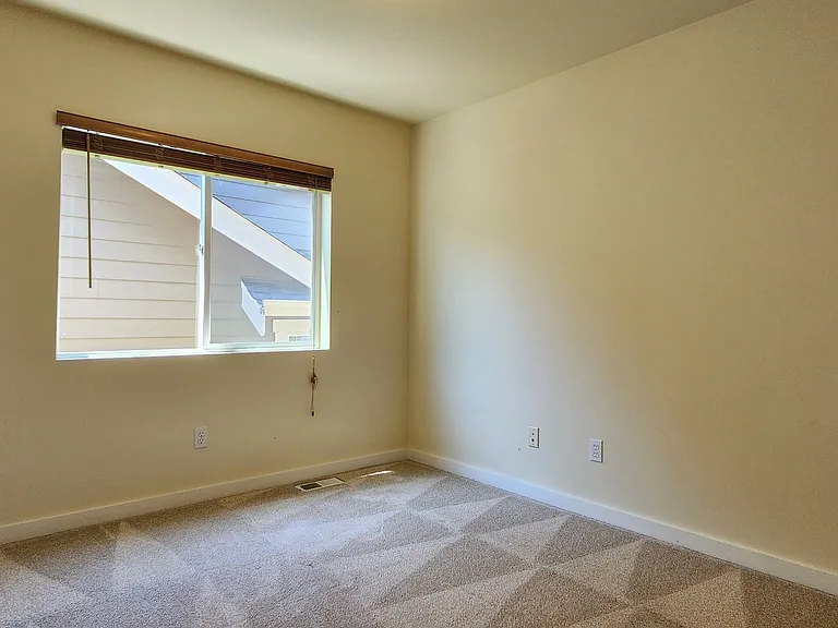 2567 NE Kensington Ct — Photo 23