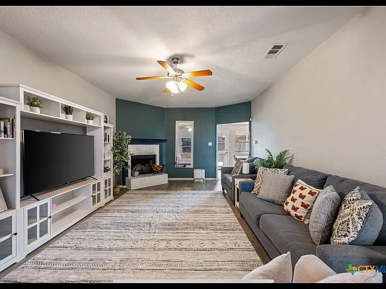 3810 Clementine Dr — Photo 5