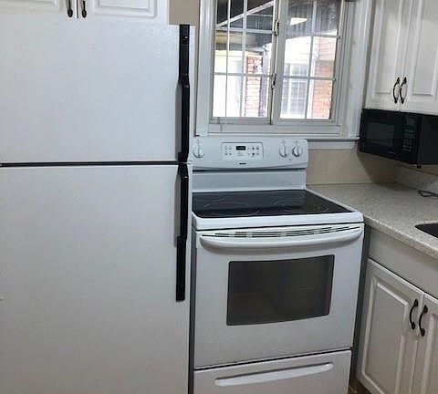 3rd image of 115 Fox Run Ln #115