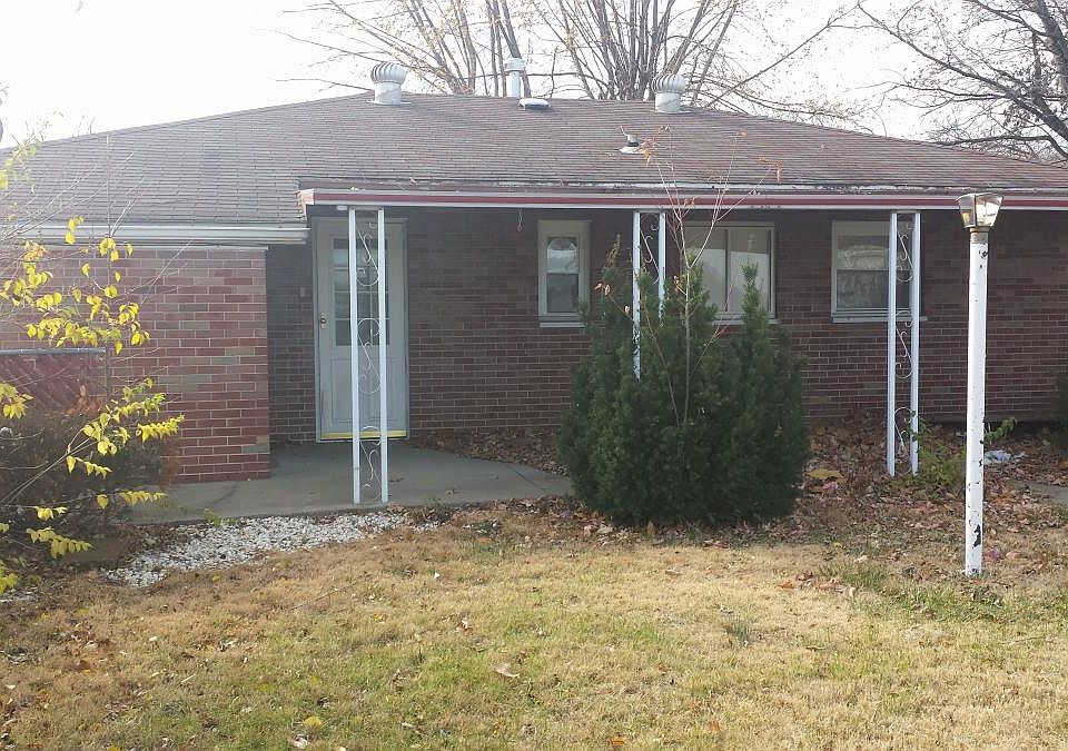 2nd image of 705 Saint Nicholas Dr