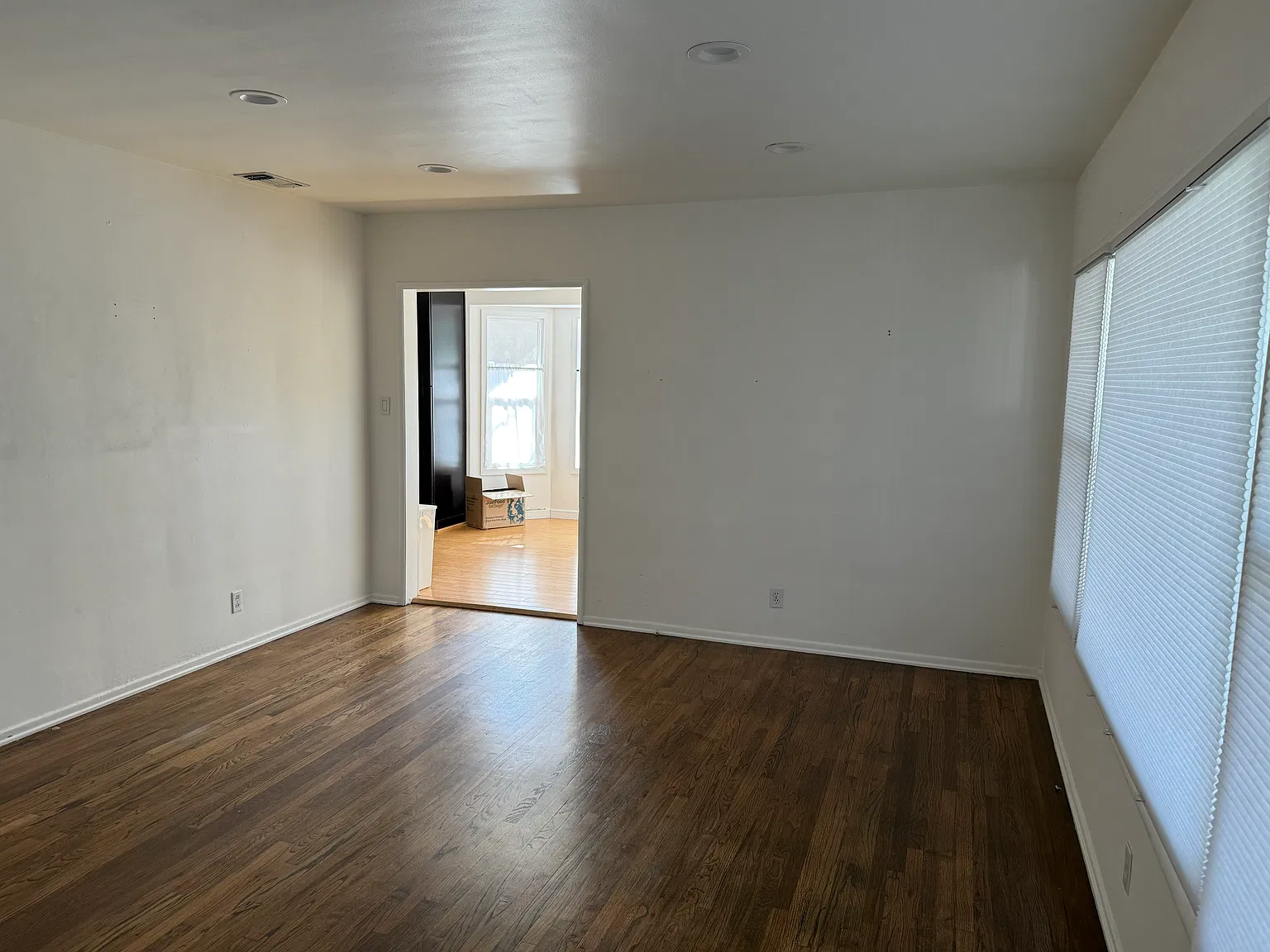 2 bed, 1.5 bath, 1389 sqft, $4,050 — Photo 3