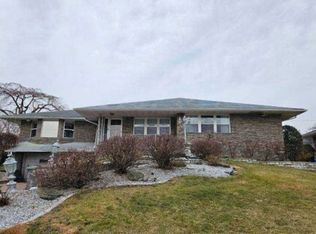 170 Old Courthouse Rd, New Hyde Park, NY 11040