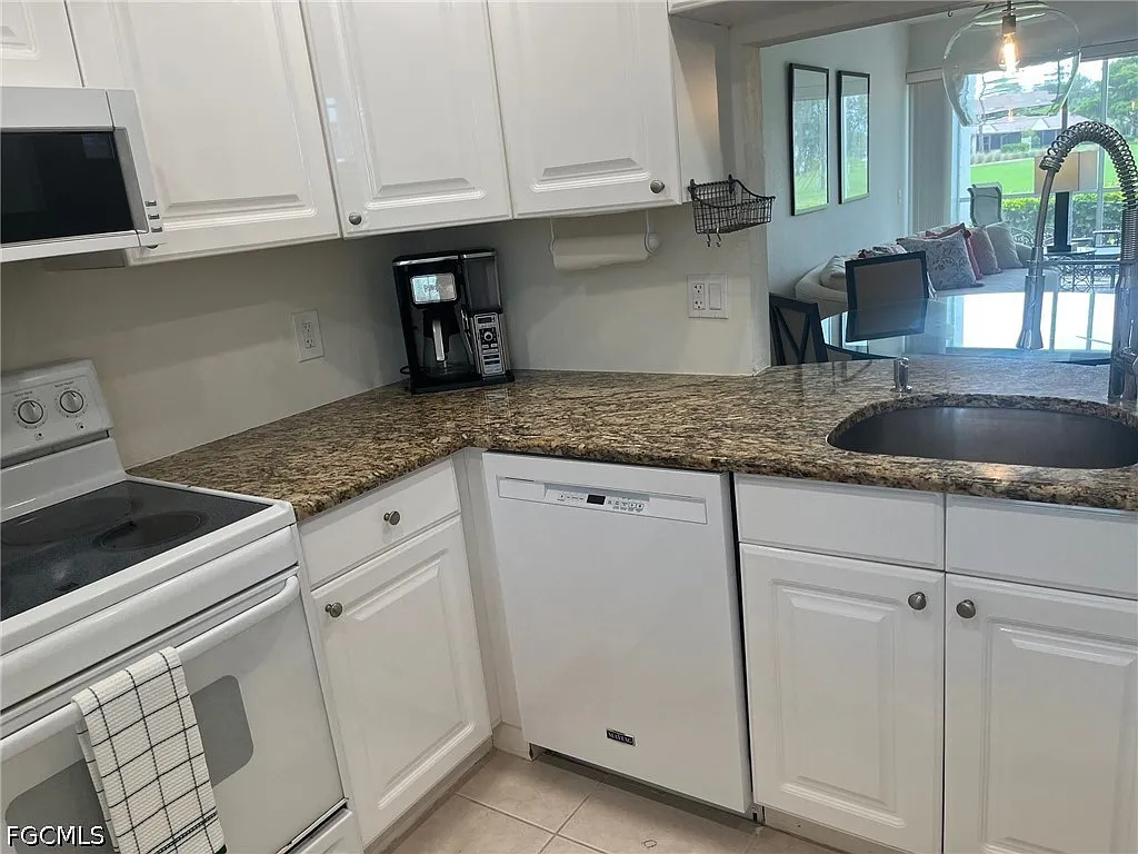 1724 Pine Valley Dr — Photo 2