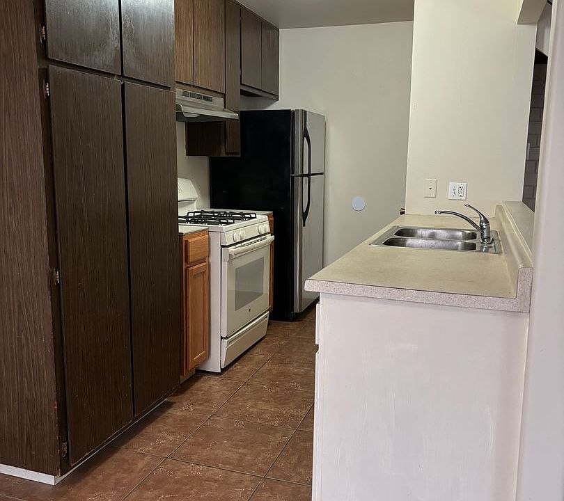2nd image of 3595 Sapphire Dr APT 3