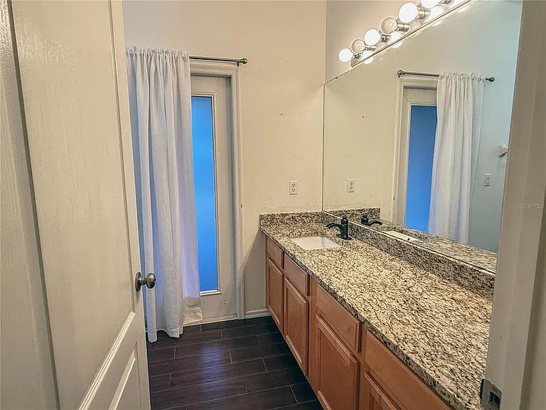1042 Drift Creek Cv — Photo 16