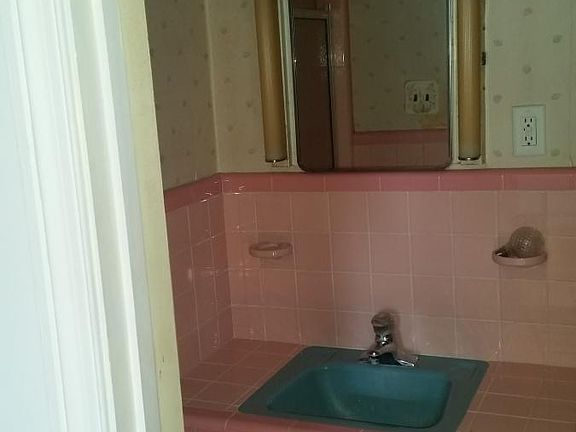 pink tiled master bedroom bathroom with shower