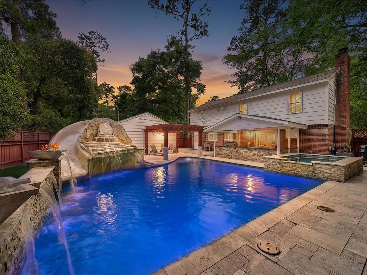 5 bed, 2.5 bath, 2464 sqft, $3,500 — Photo 2