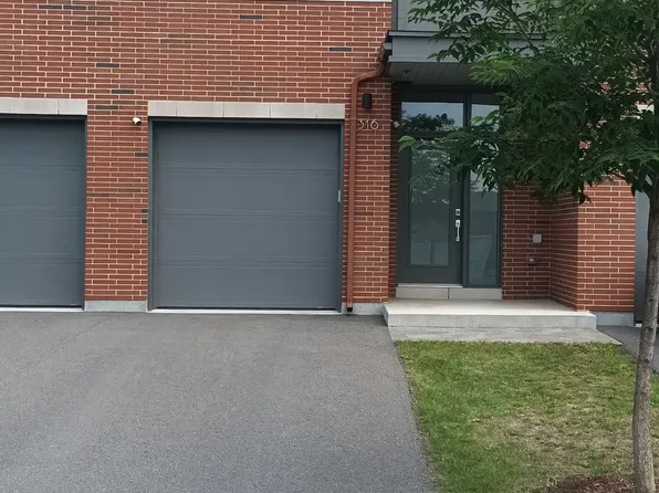 316 Wigwas St, Ottawa, ON K1K 5A1