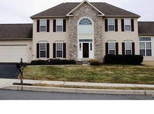 916 Maplewood Dr, Douglassville, PA 19518