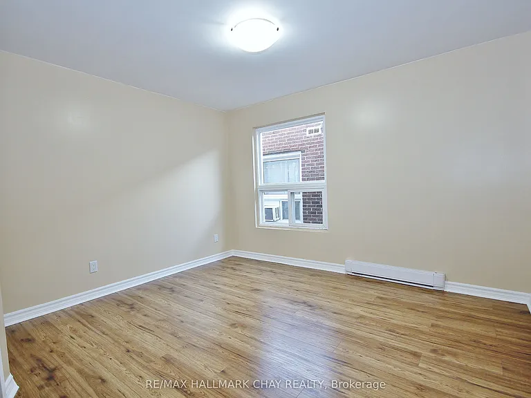95 Holland St W #C3A — Photo 5
