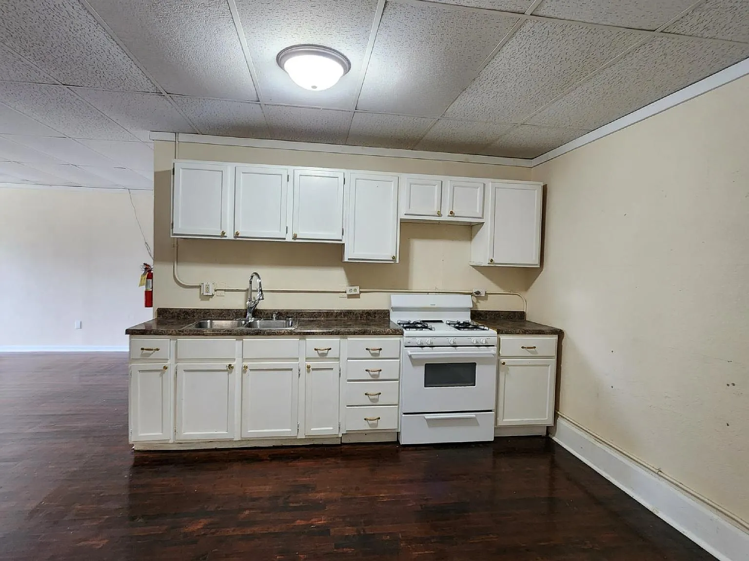 2 bed, 750 sqft, $800 — Photo 2